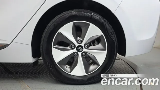 Hyundai Ioniq Ionic Electric, 2017 — фото 21