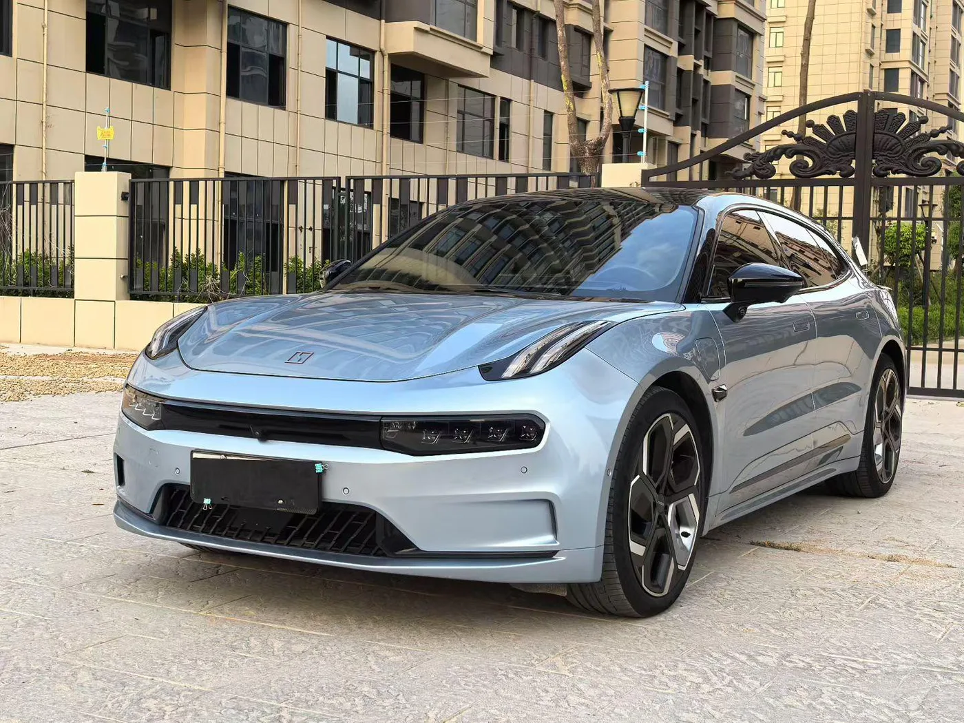 ZEEKR 001