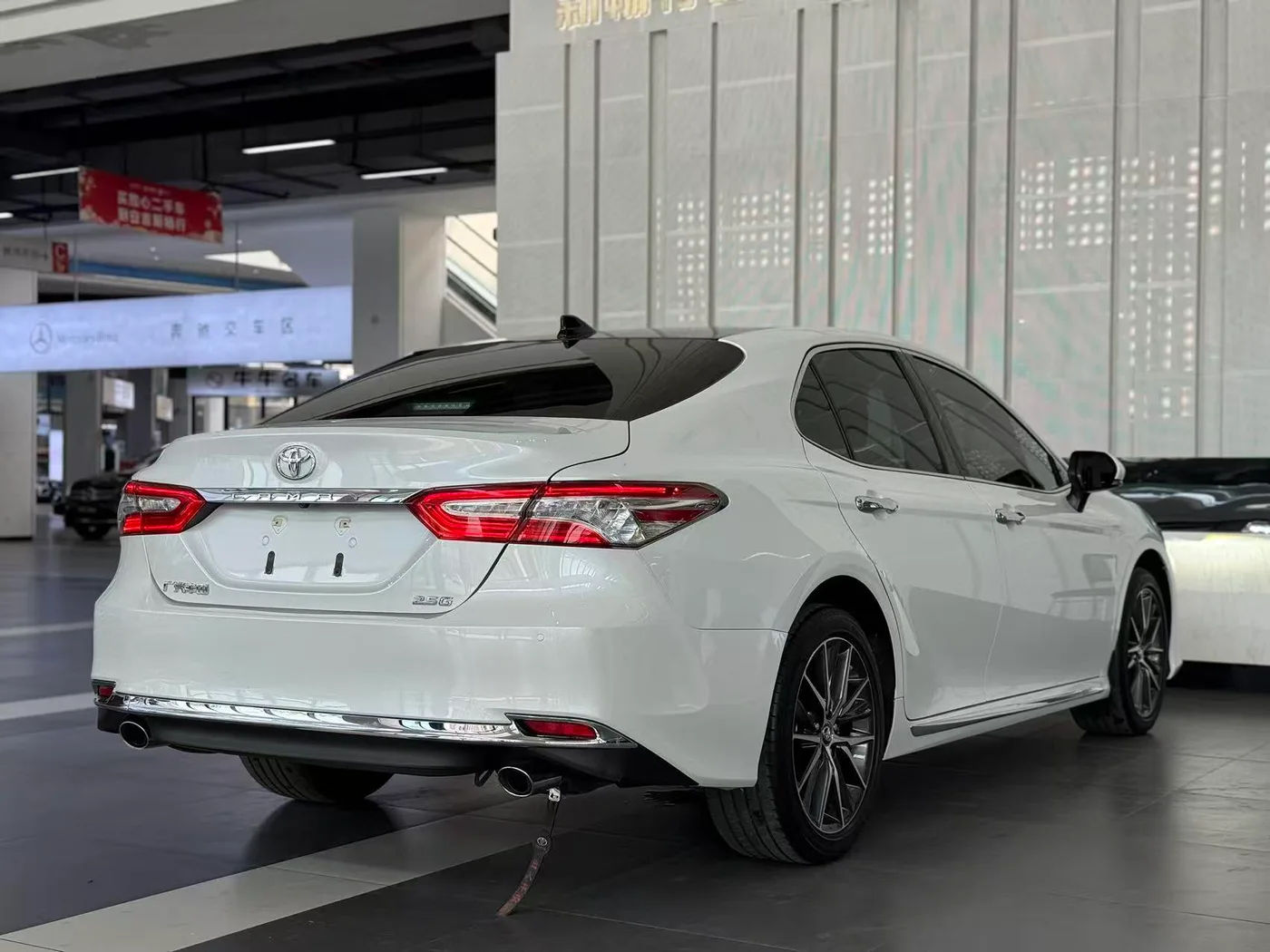 Toyota Camry, 2023 — фото 10