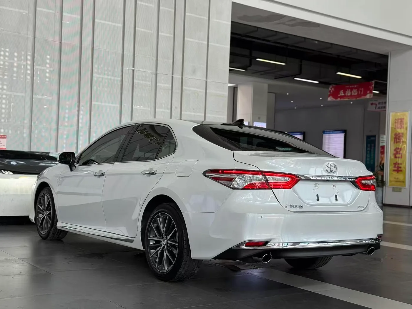 Toyota Camry, 2023 — фото 13
