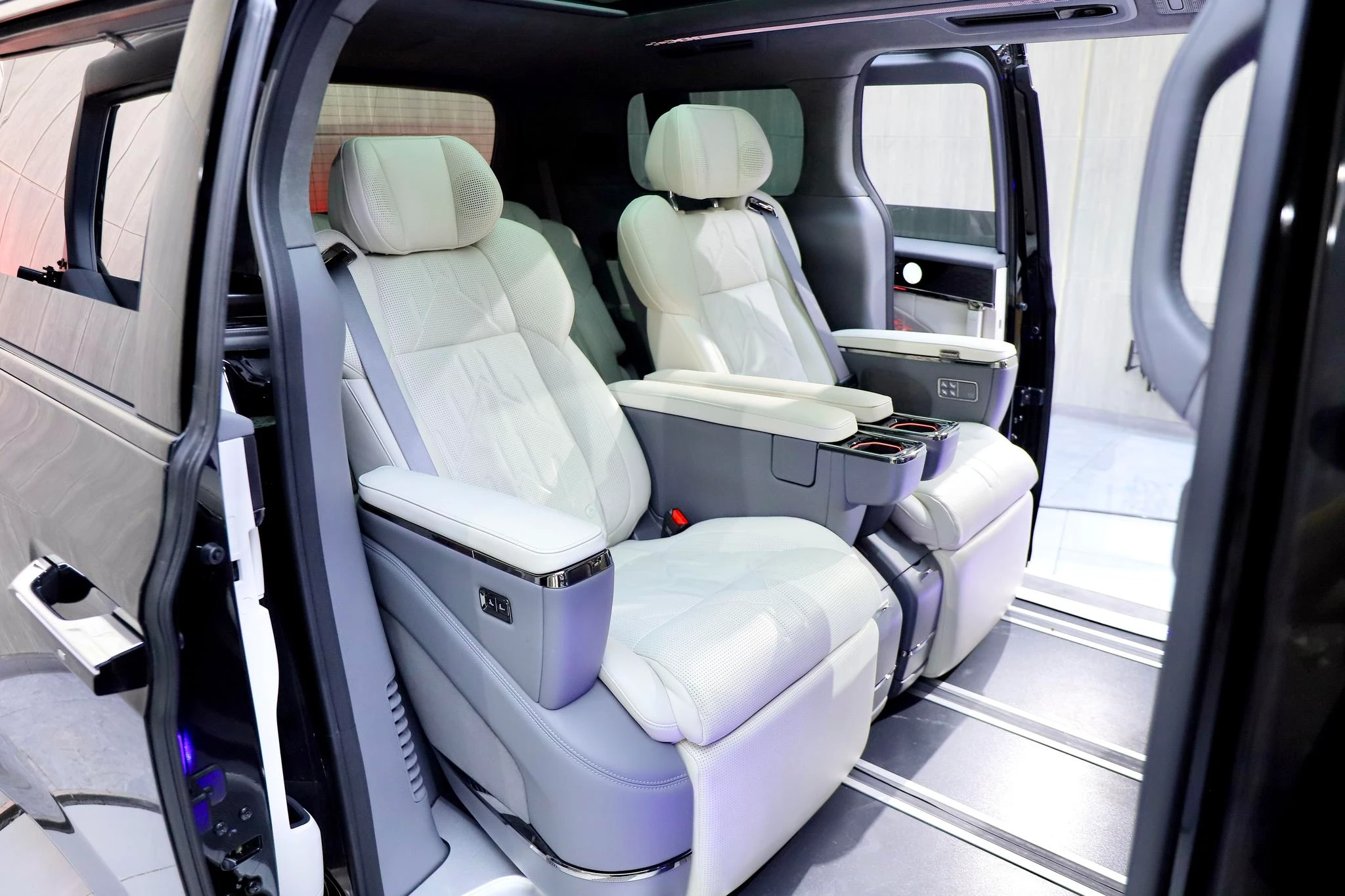 ZEEKR 009, 2024 — фото 11