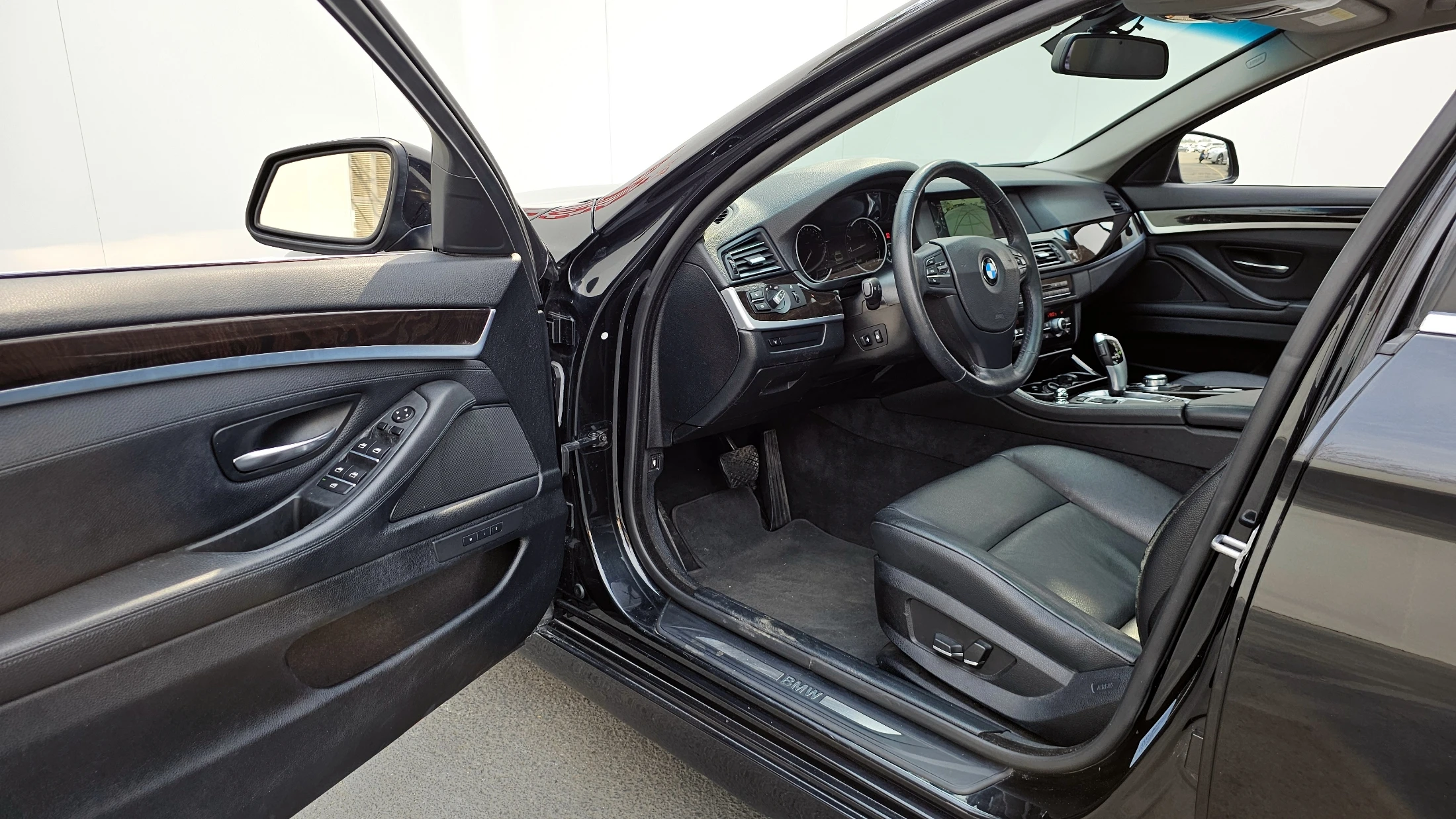 BMW 5-Series F10, 2013 — фото 11