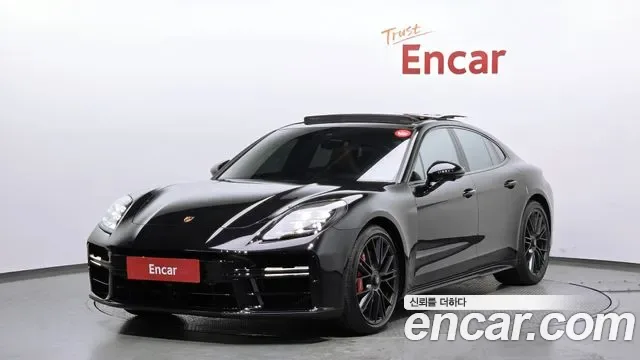 Porsche Panamera 976
