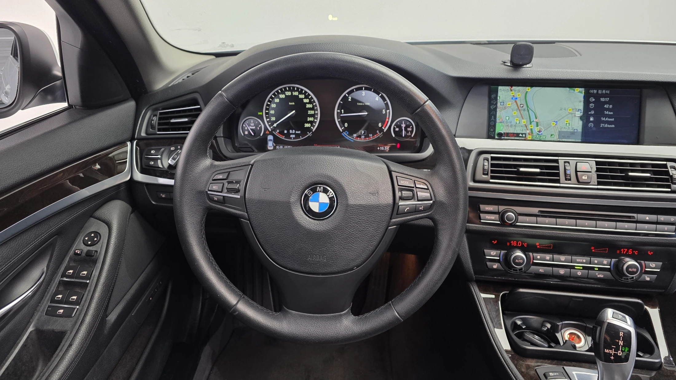 BMW 5-Series F10, 2012 — фото 13