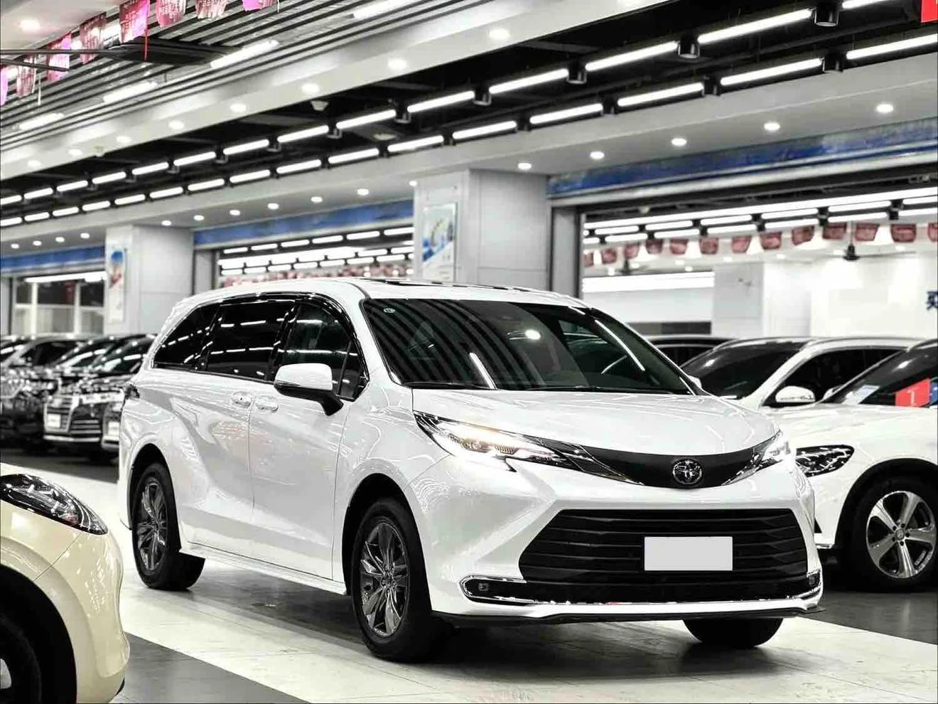 Toyota Senna, 2026 — фото 3