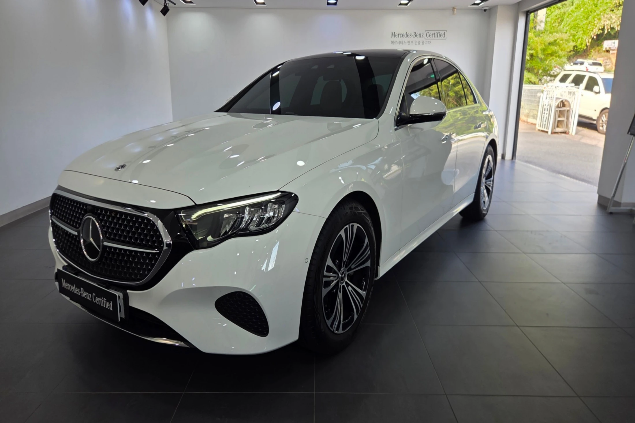 Mercedes-Benz E-Class W214