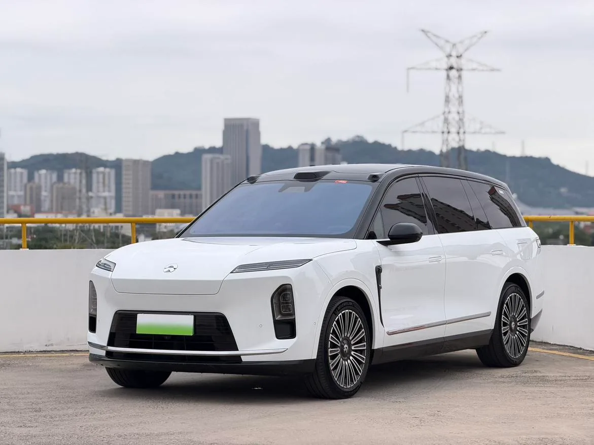 NIO ES8