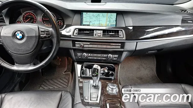 BMW 5-Series F10, 2011 — фото 14
