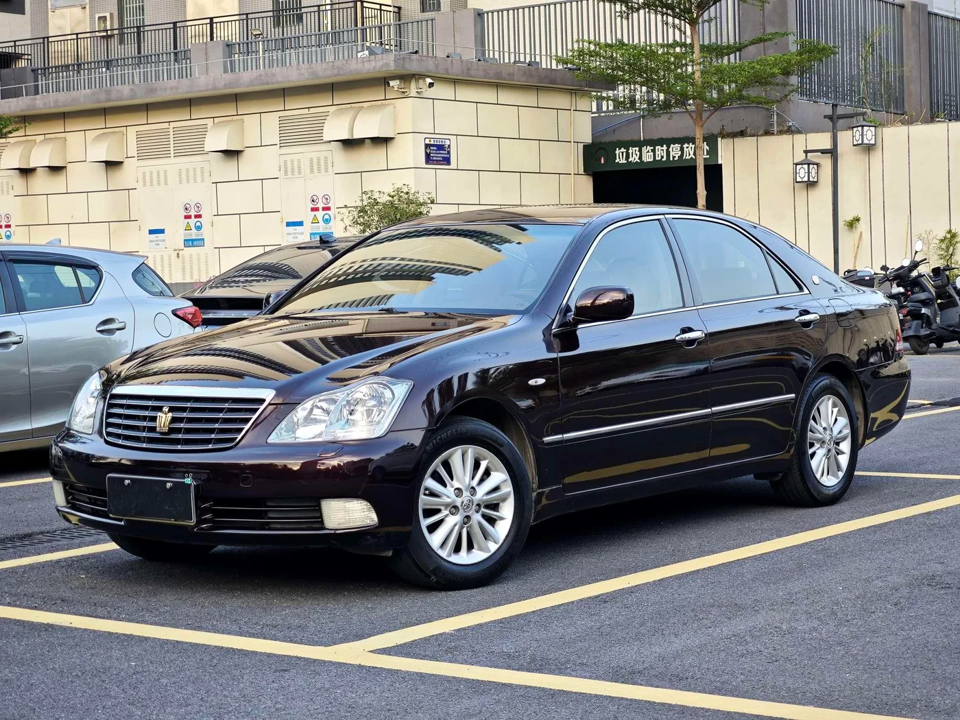 Toyota crown