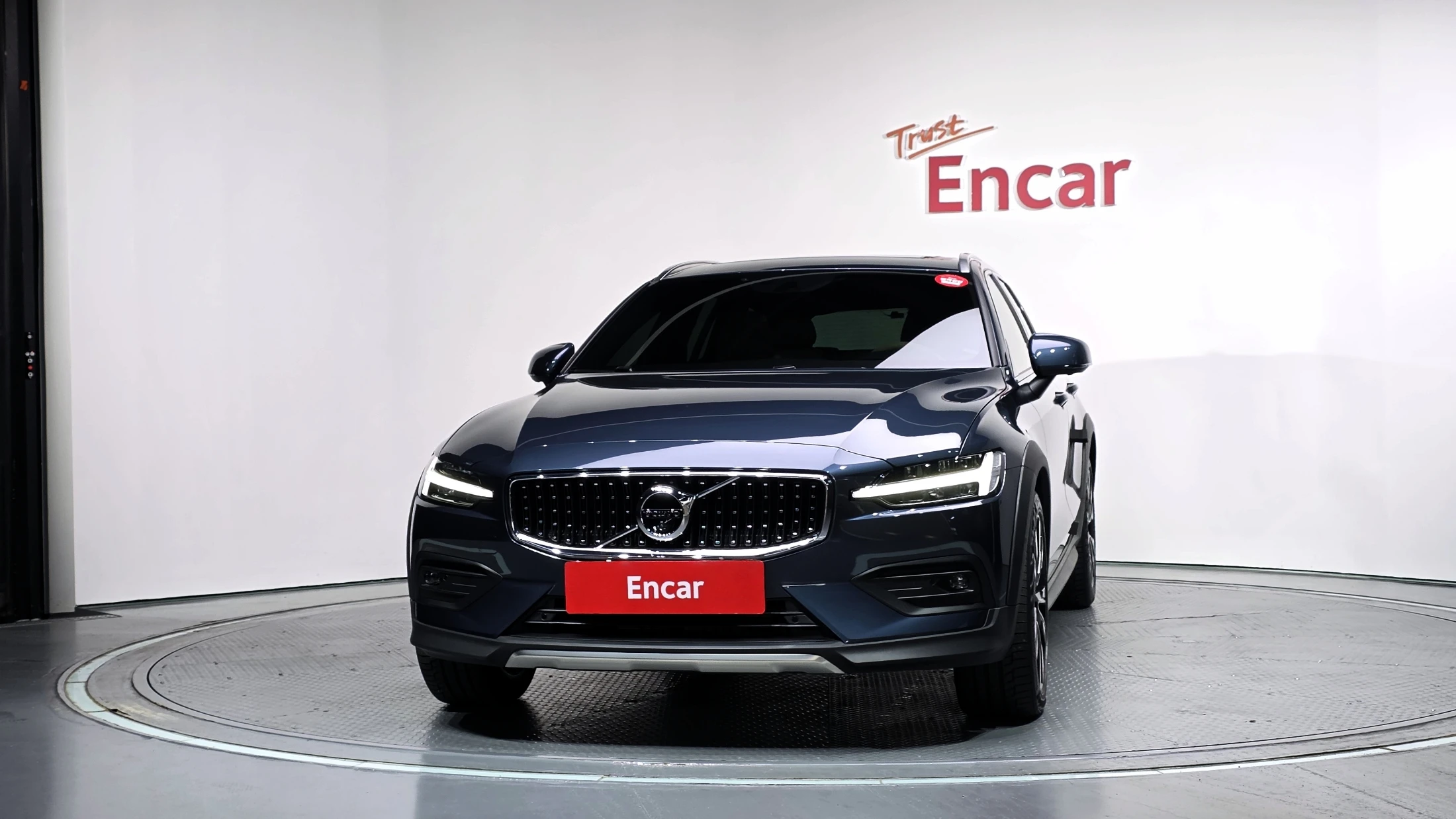 Volvo V60 cross -country, 2022 — фото 3