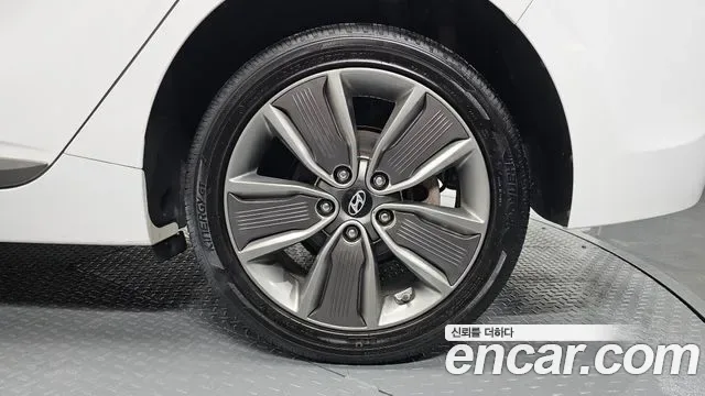 Hyundai Ioniq Ionic Hybrid, 2016 — фото 22