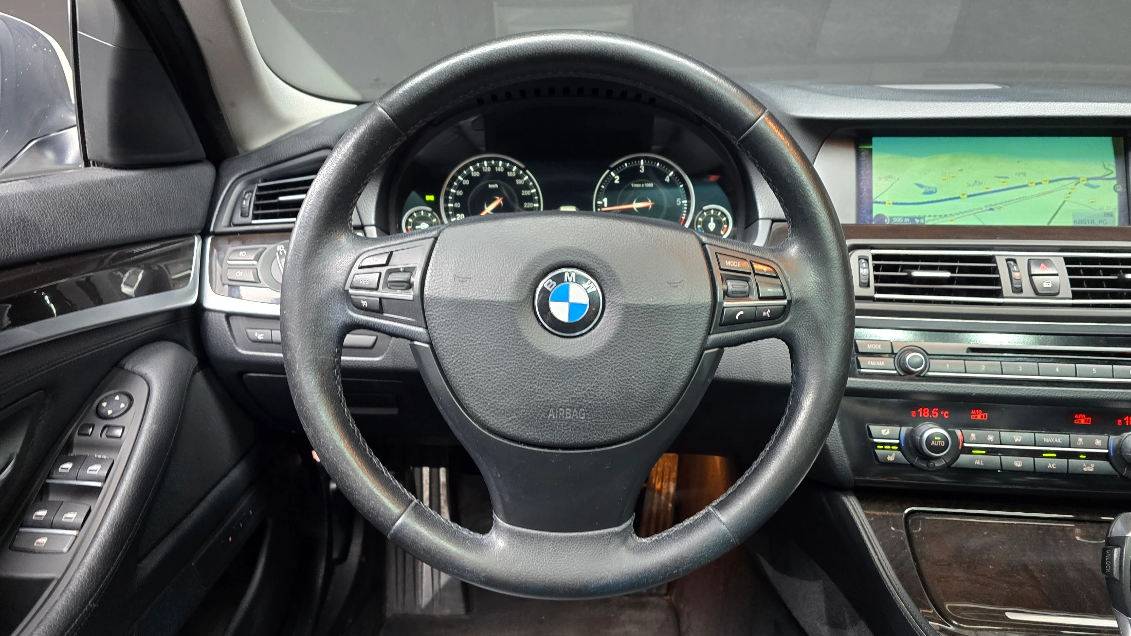 BMW 5-Series F10, 2013 — фото 13
