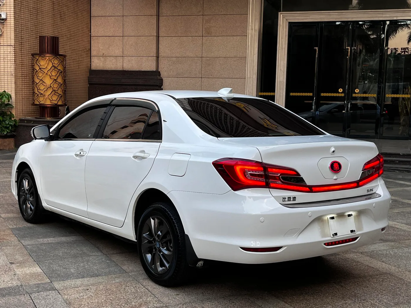 BYD Qin DM, 2017 — фото 20