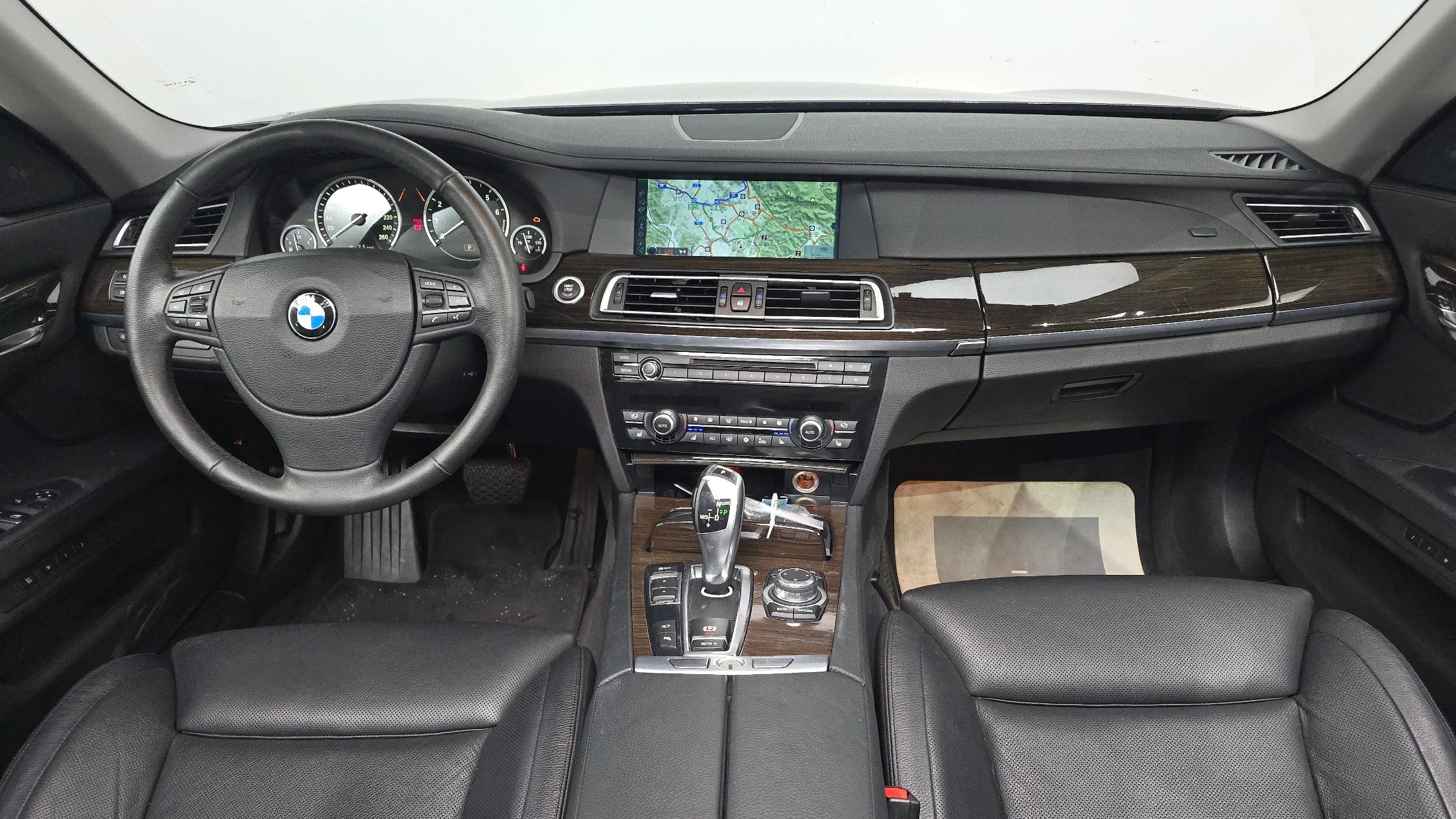 BMW 7-Series F01, 2011 — фото 7