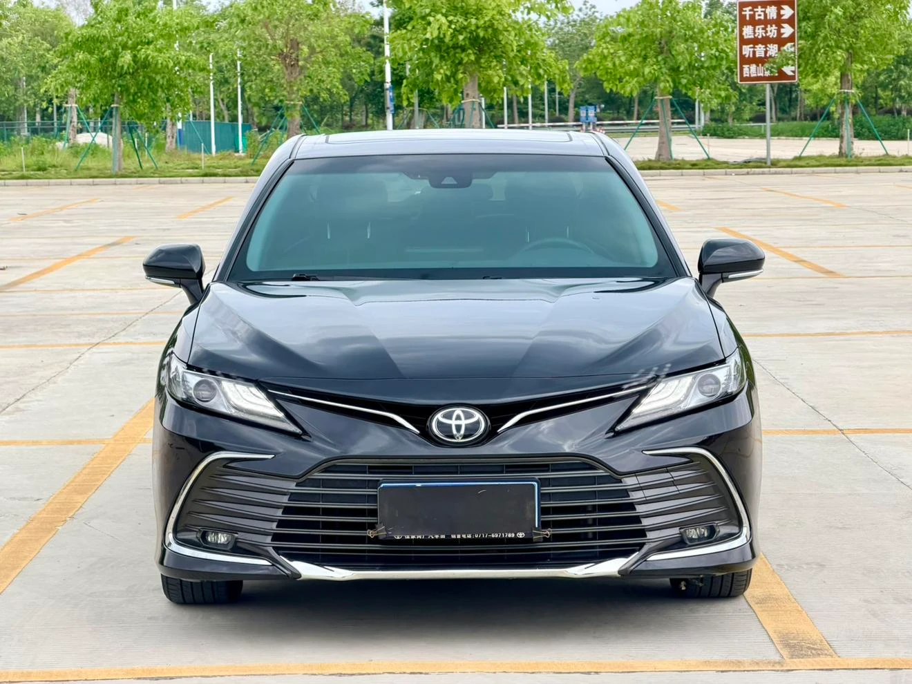 Toyota Camry, 2023 — фото 2