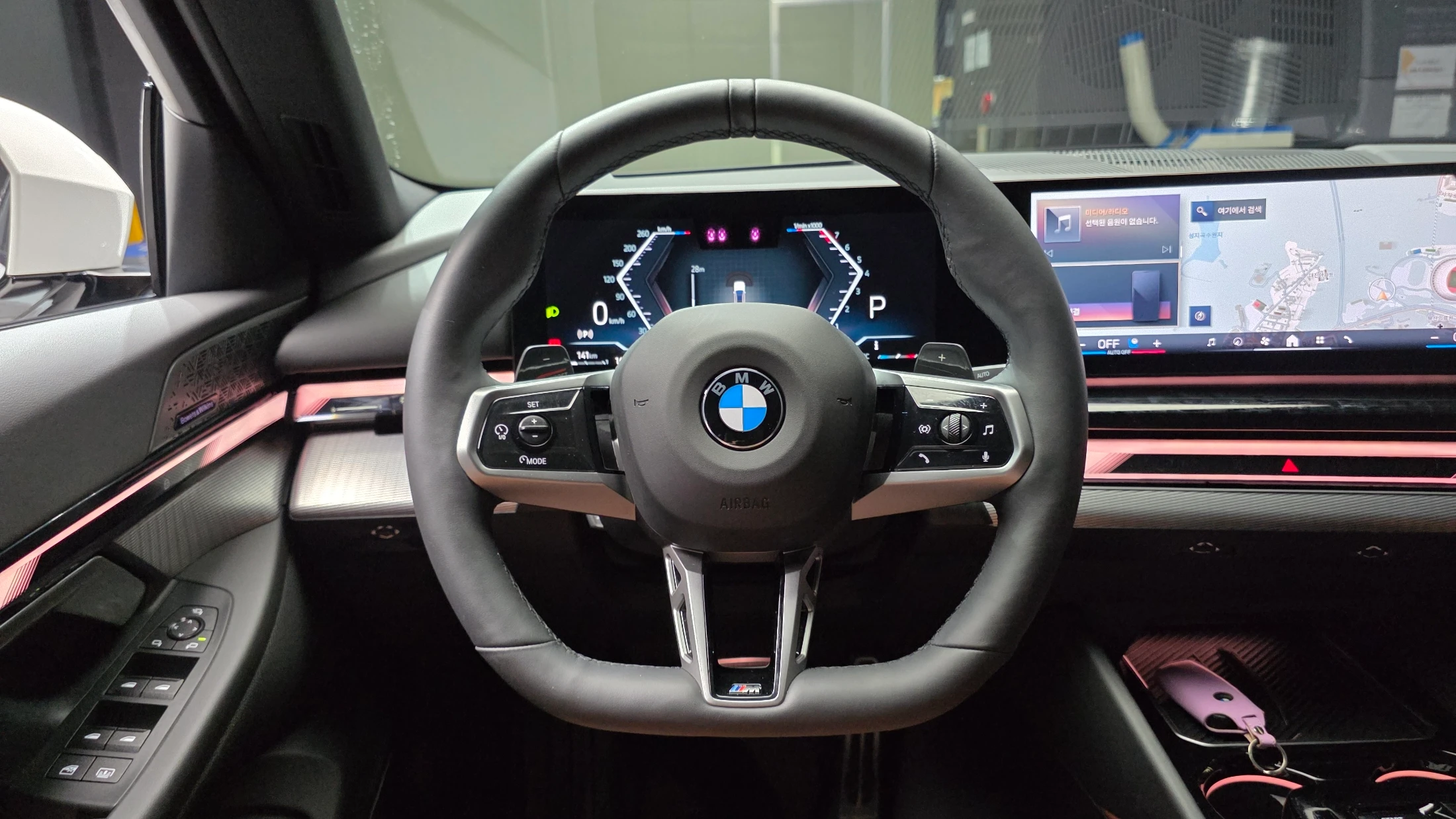 BMW 5-Series G60, 2025 — фото 13