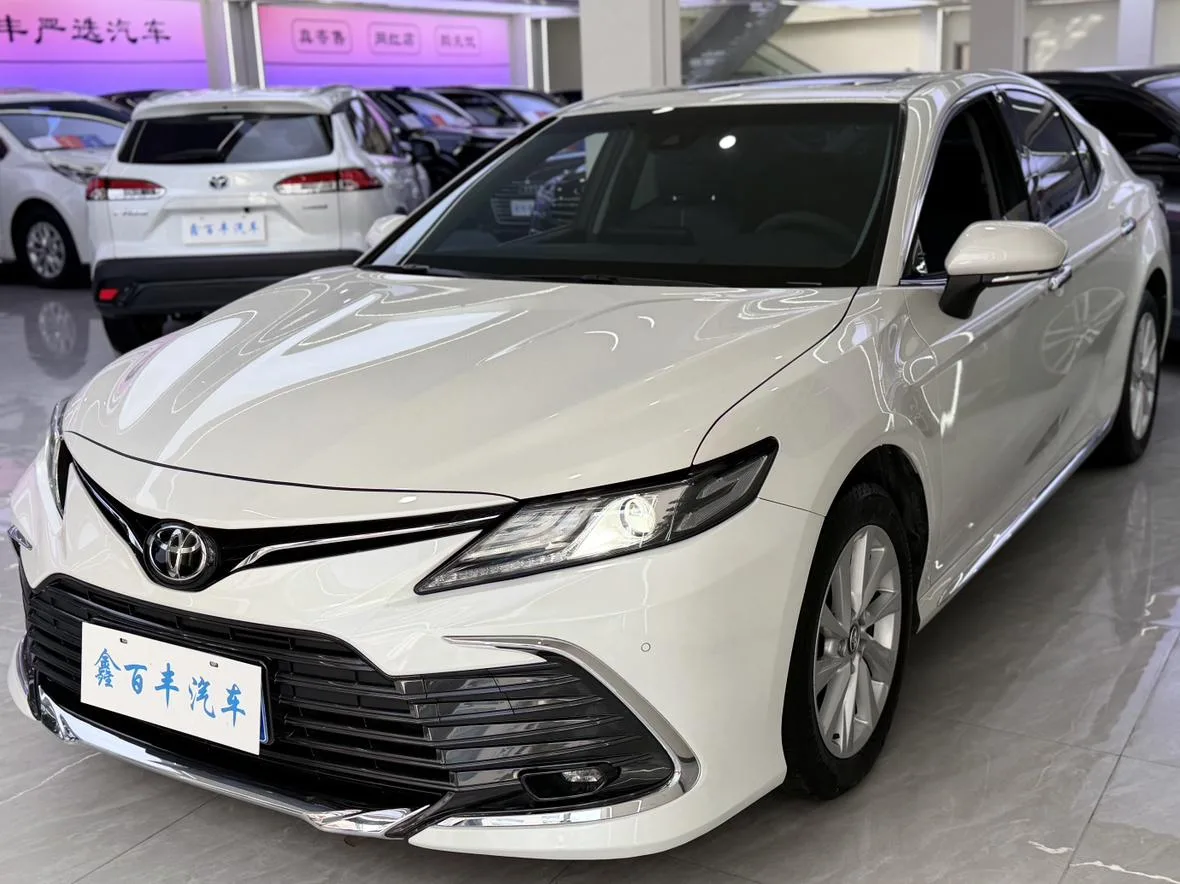 Toyota Camry, 2023 — фото 2