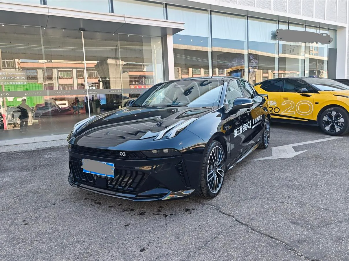 Lynk & Co 03