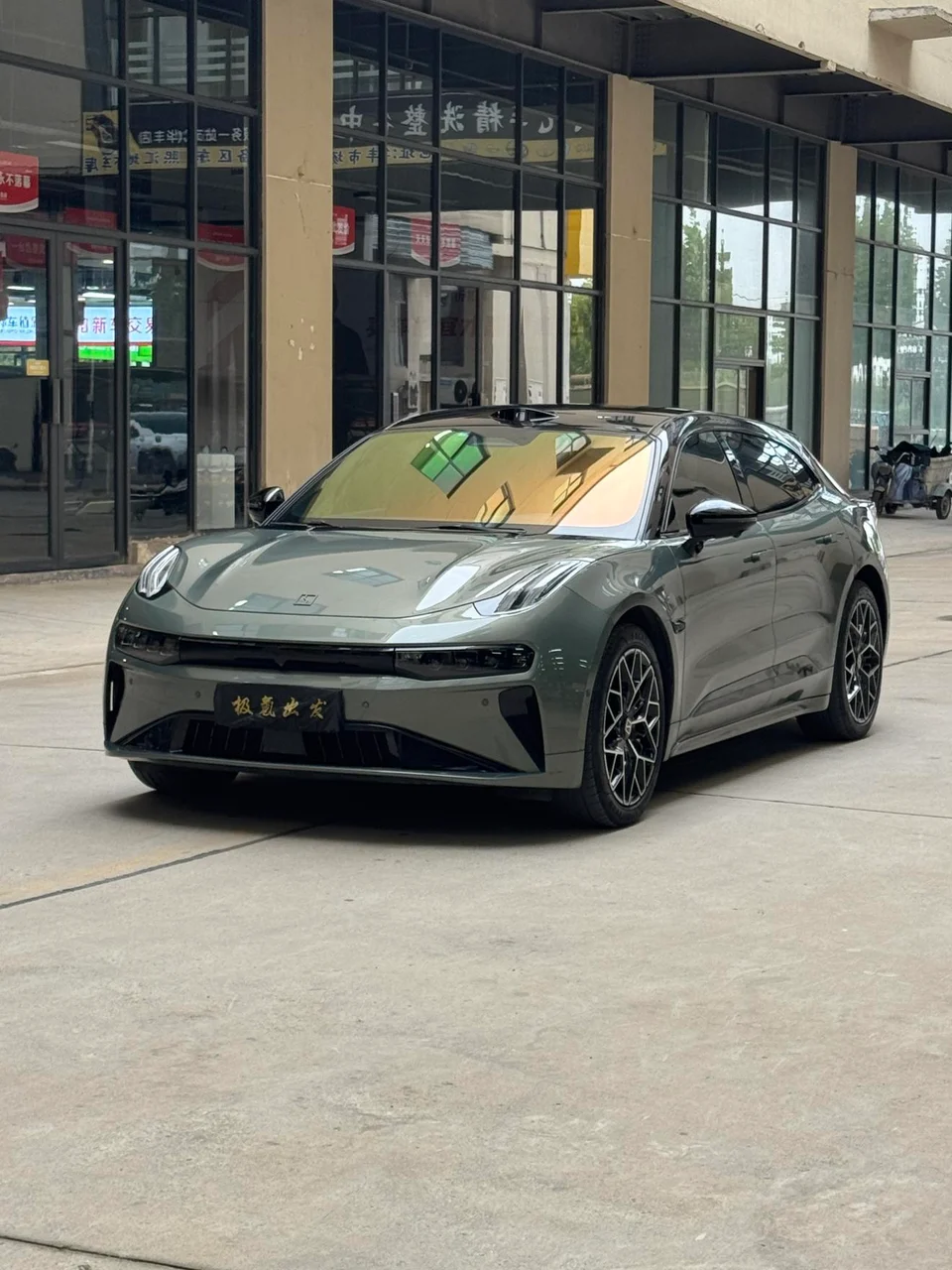 ZEEKR 001