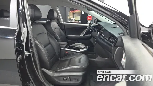 Kia Niro Plus, 2022 — фото 11