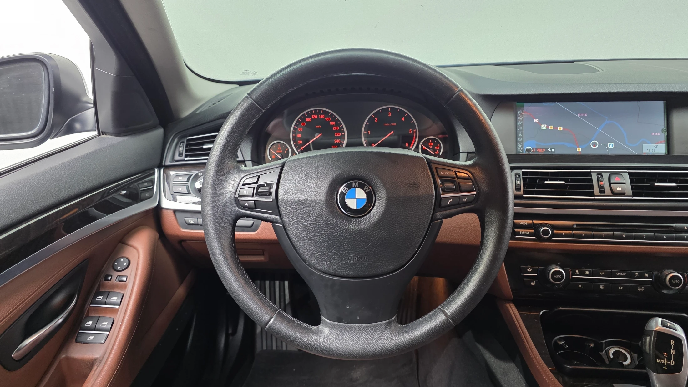 BMW 5-Series F10, 2012 — фото 13