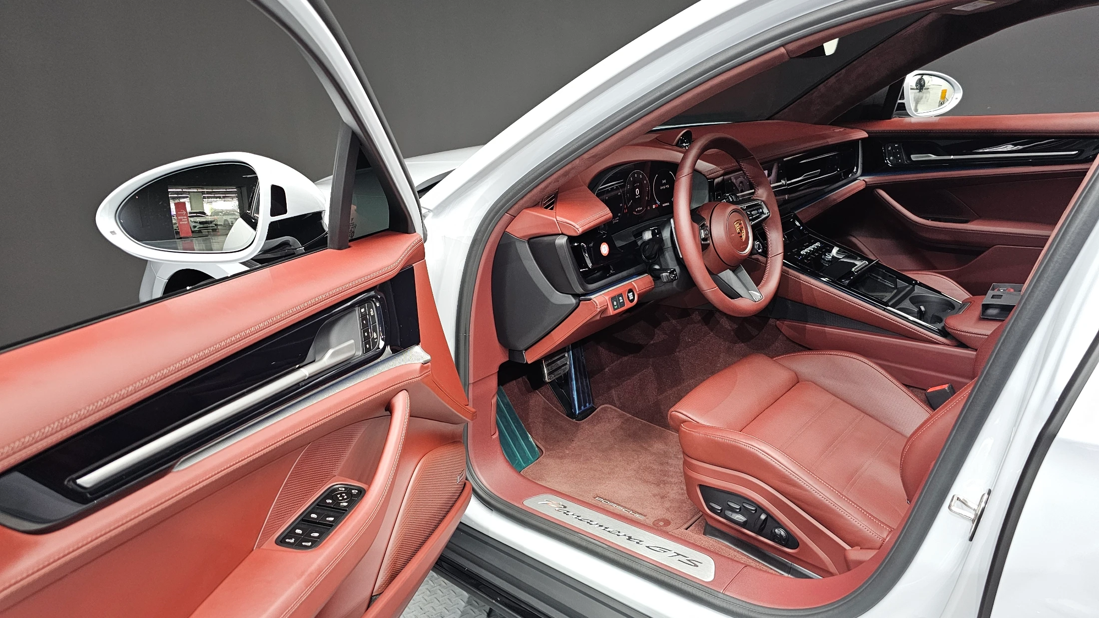 Porsche Panamera 976, 2025 — фото 10