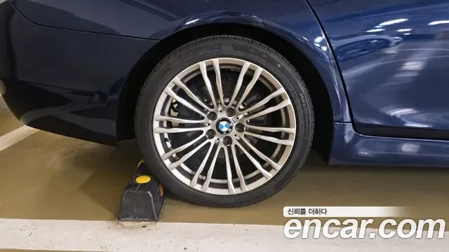 BMW 5-Series F10, 2011 — фото 19