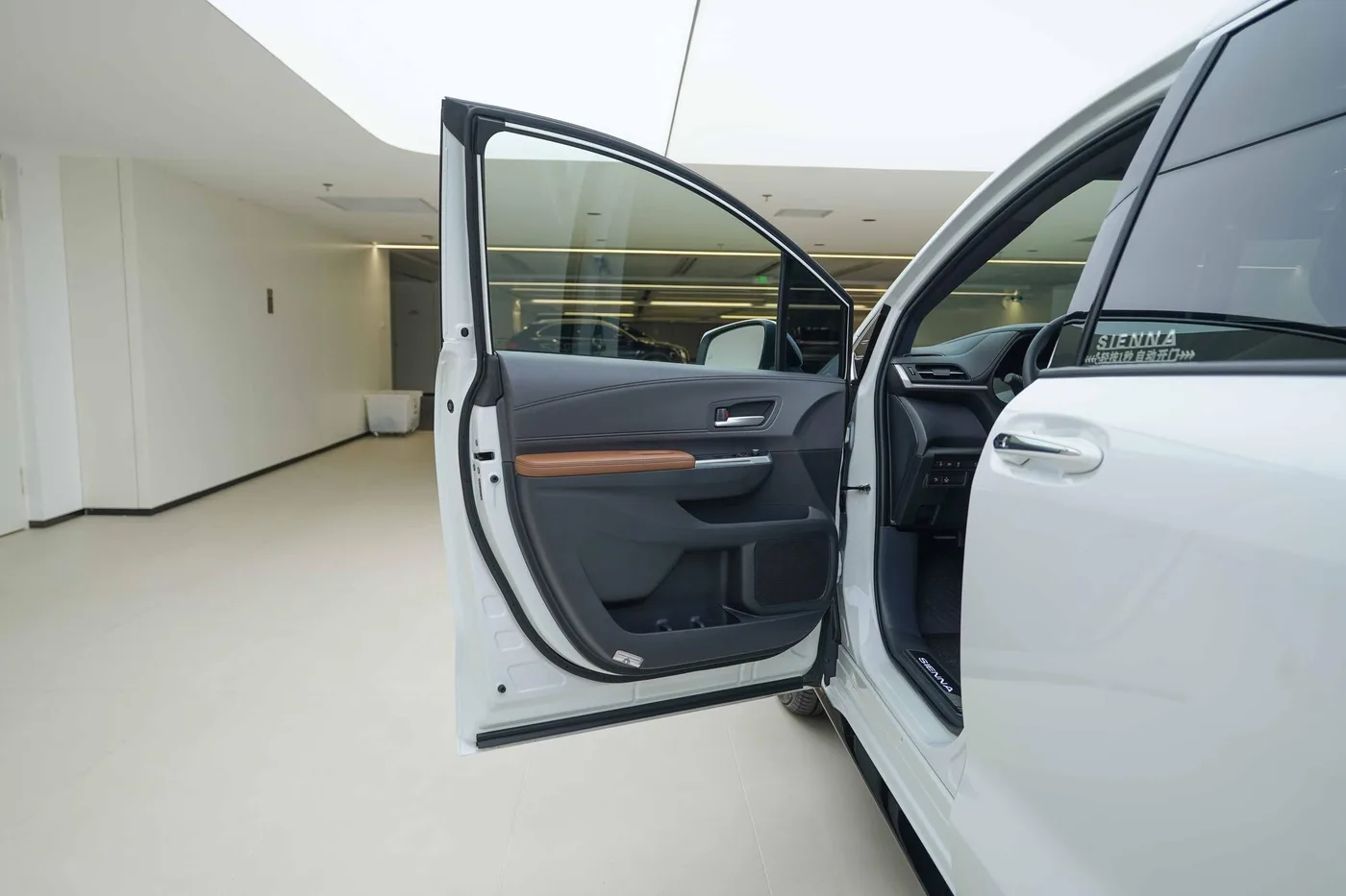 Toyota Senna, 2026 — фото 15