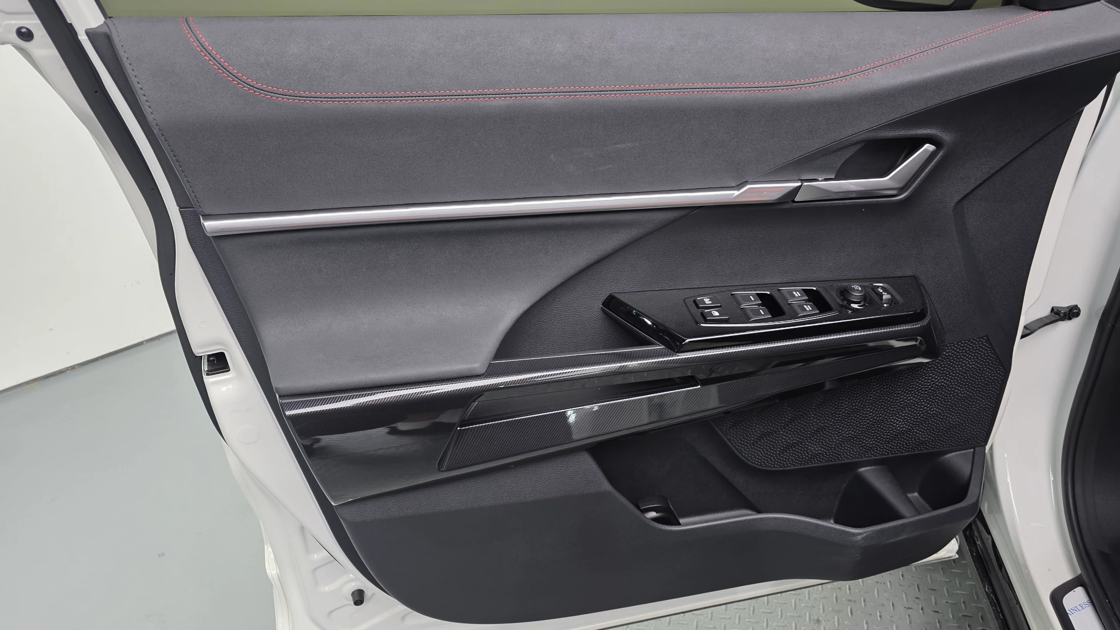 KG_Mobility_Ssangyong Actyon Activian, 2025 — фото 24
