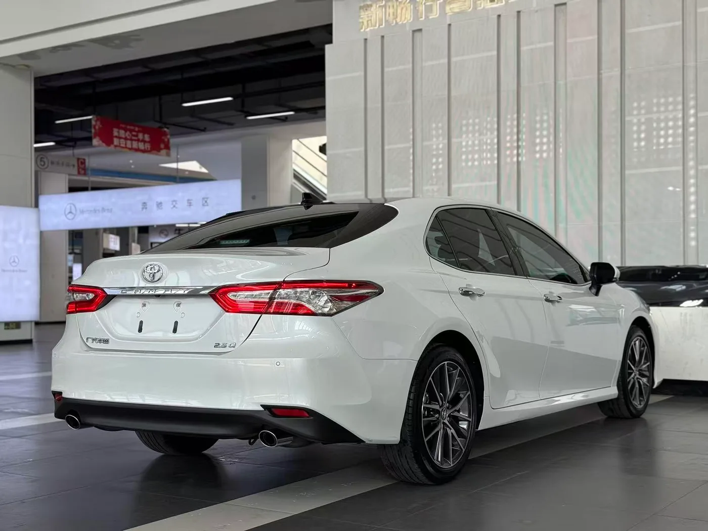 Toyota Camry, 2023 — фото 16