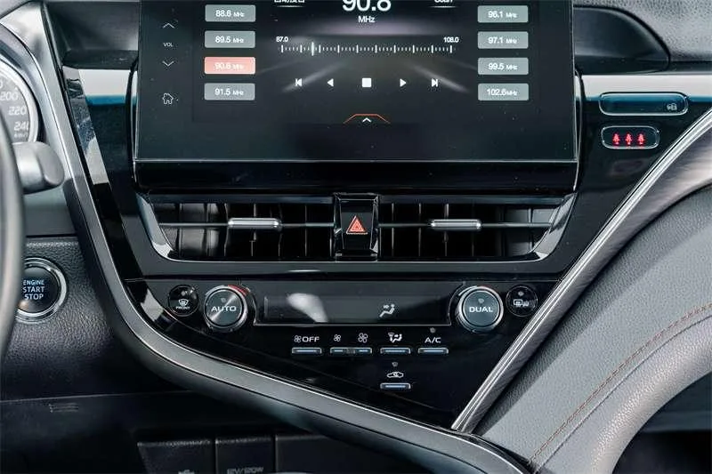Toyota Camry, 2023 — фото 11