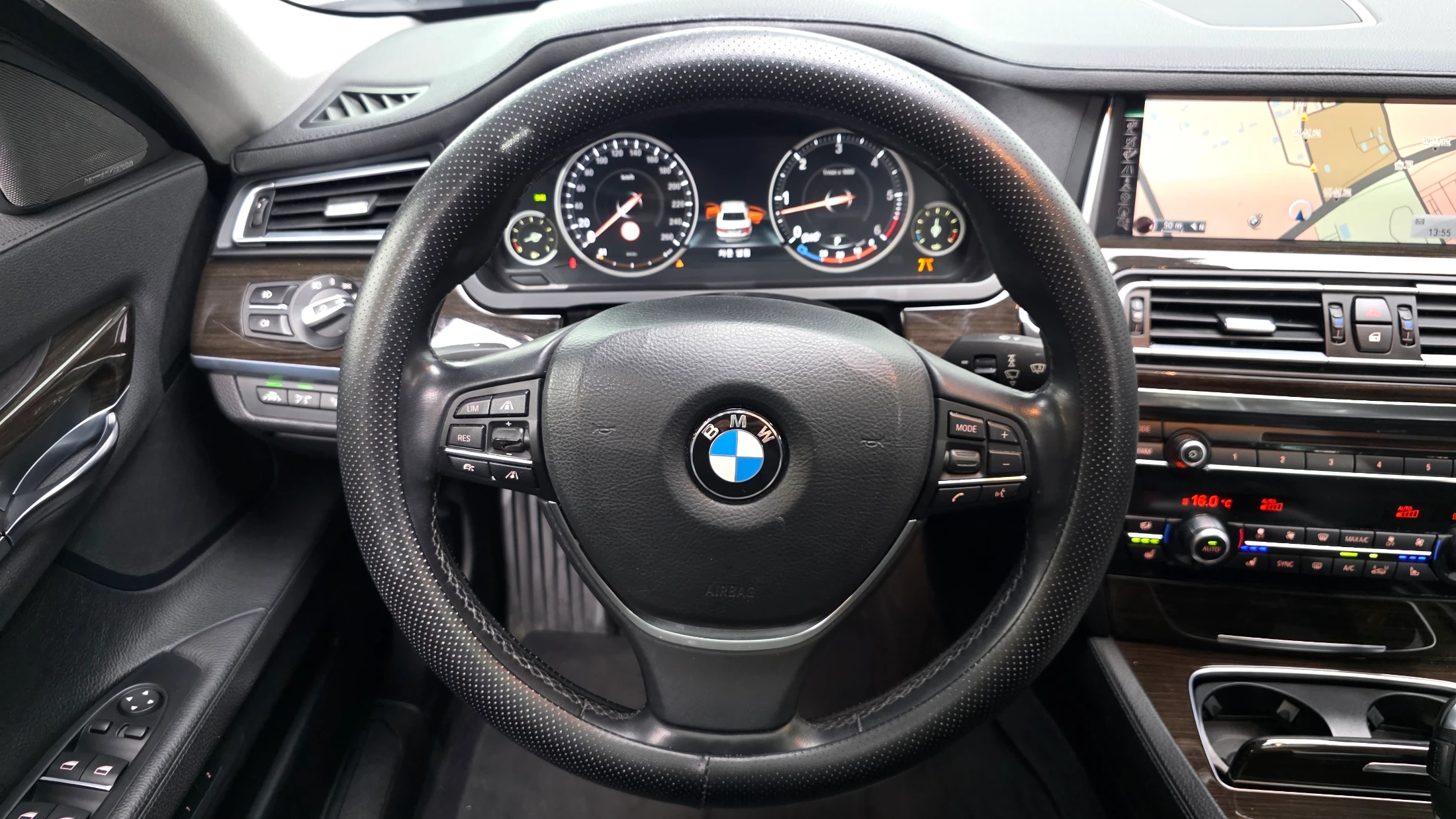 BMW 7-Series F01, 2014 — фото 13
