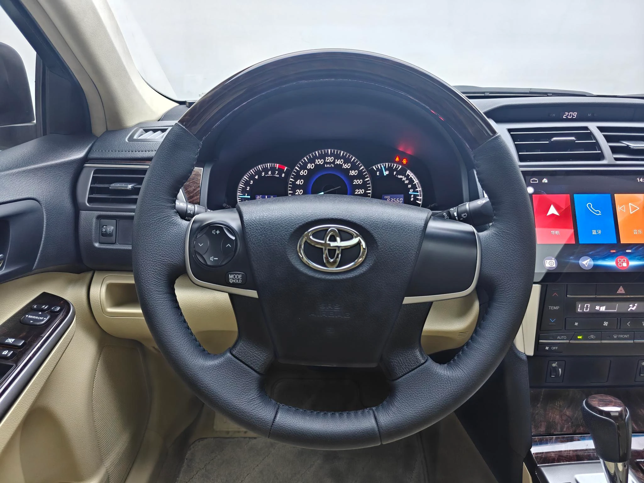 Toyota Camry, 2015 — фото 11