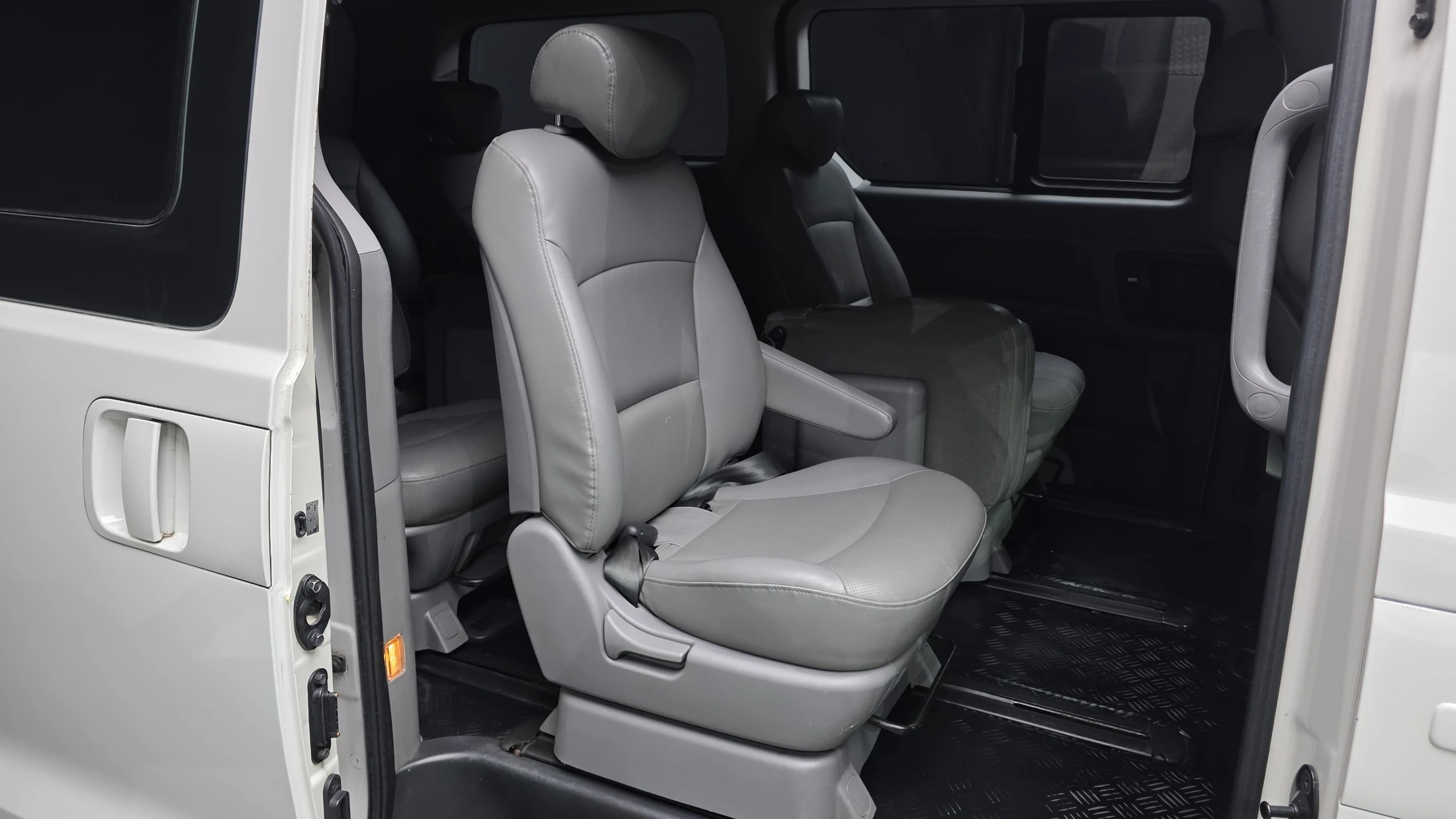 Hyundai Starex Grand Starex, 2013 — фото 12