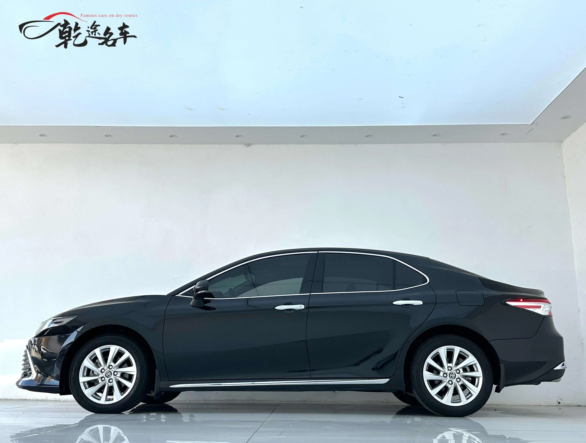 Toyota Camry, 2023 — фото 4