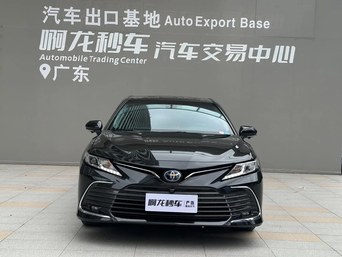 Toyota Camry, 2023 — фото 2
