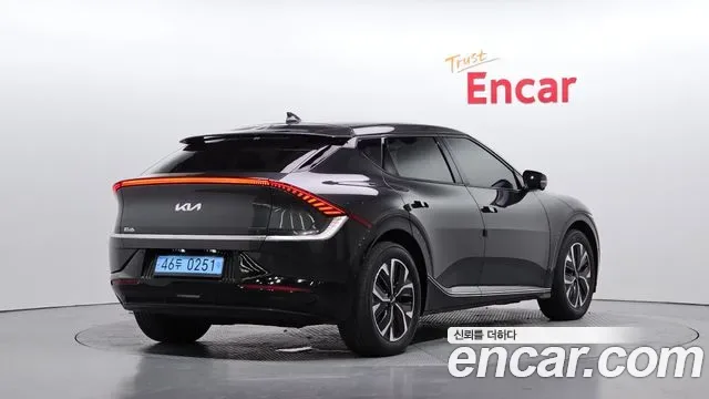 Kia Ev6, 2022 — фото 2