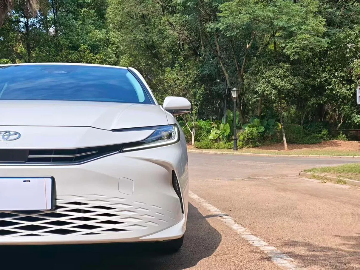 Toyota Camry, 2024 — фото 12