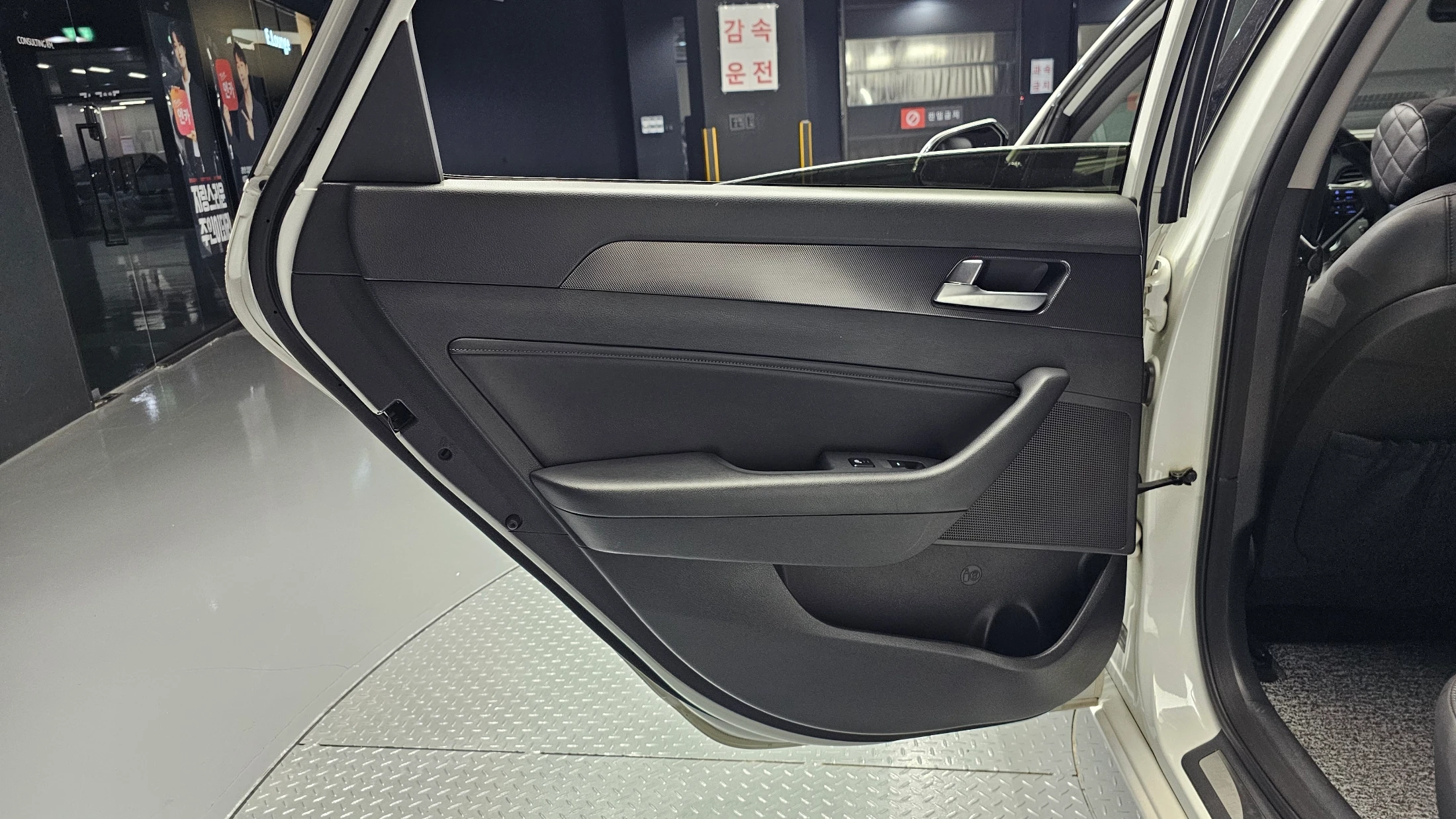 Hyundai Sonata LF Sonata, 2014 — фото 25