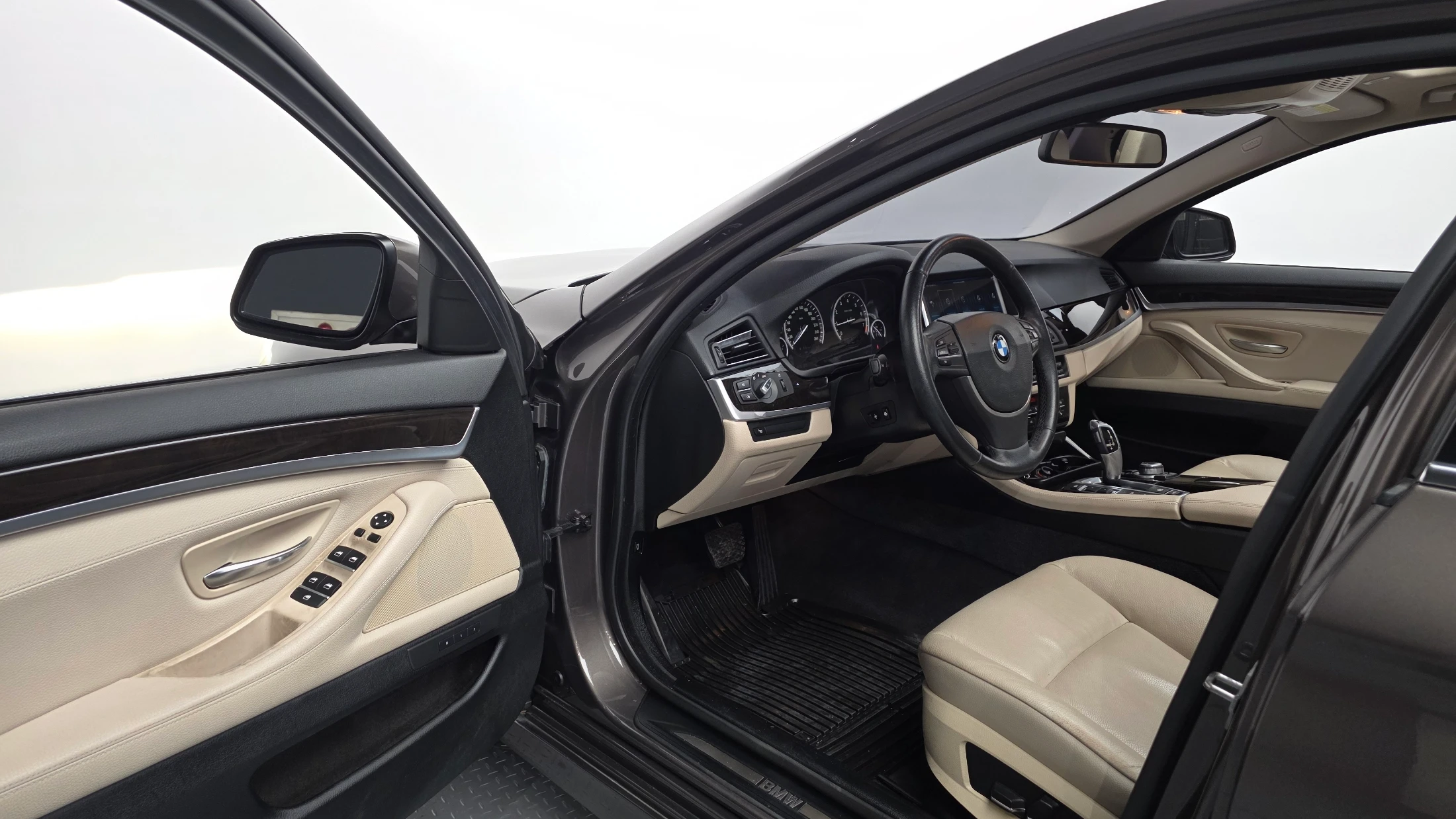 BMW 5-Series F10, 2012 — фото 10