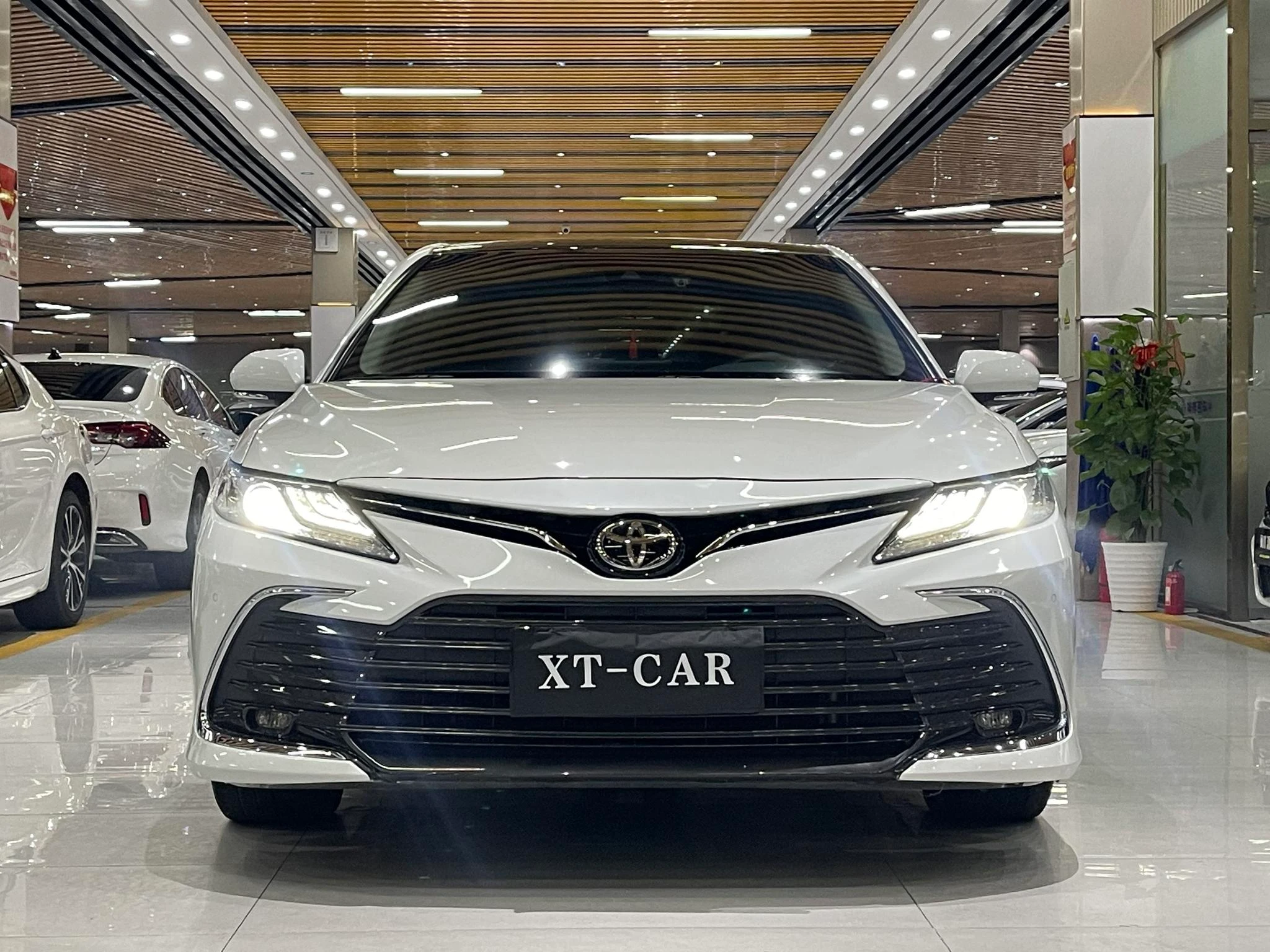 Toyota Camry, 2023 — фото 2
