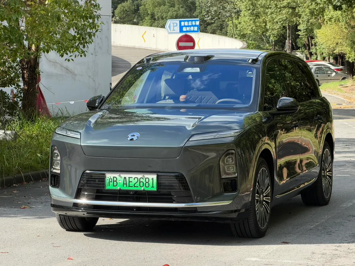NIO ES8