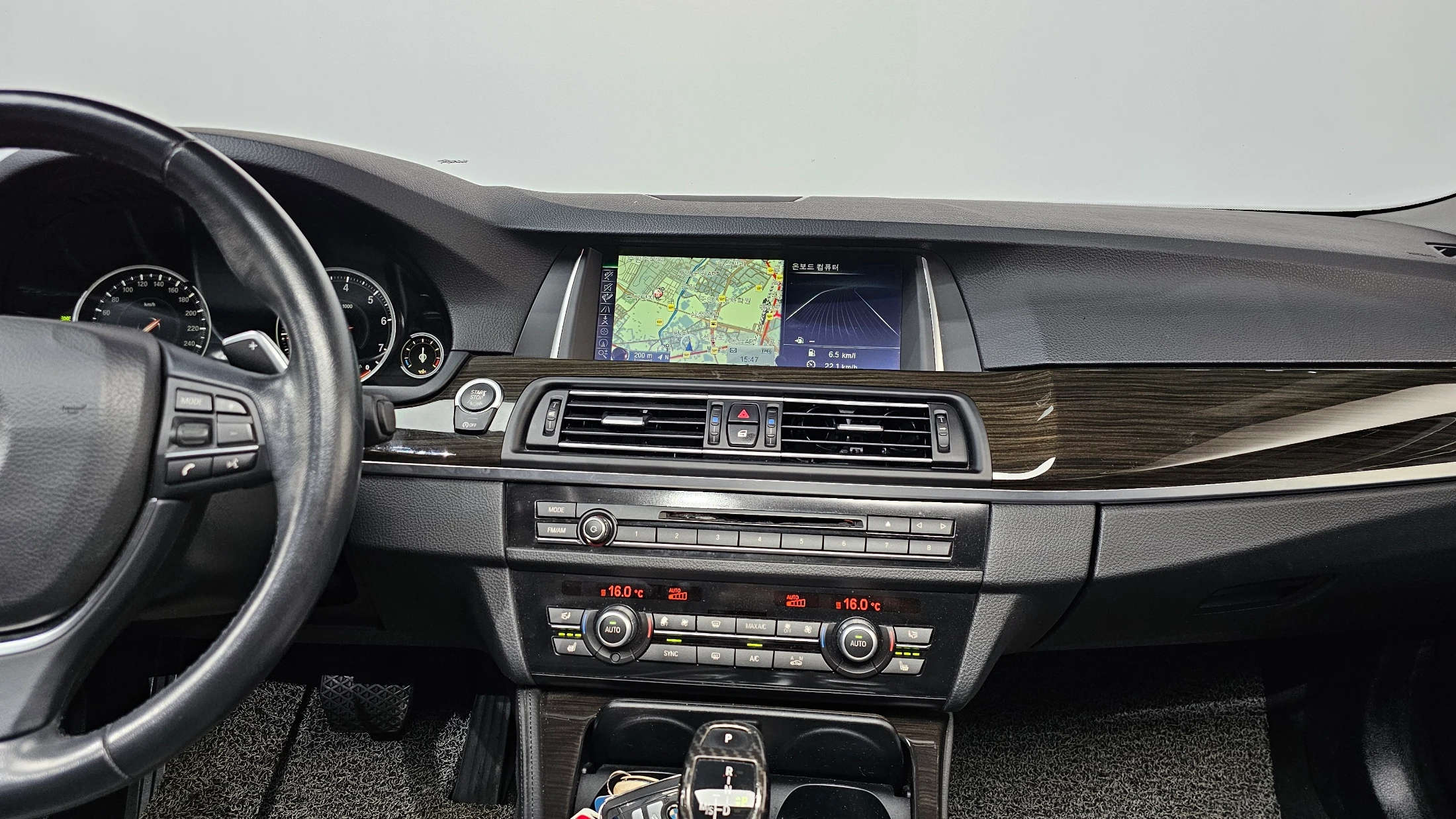 BMW 5-Series F10, 2014 — фото 14