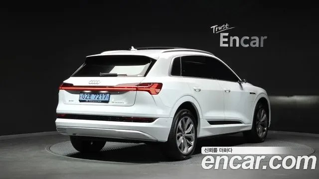 Audi E-Tron, 2020 — фото 2