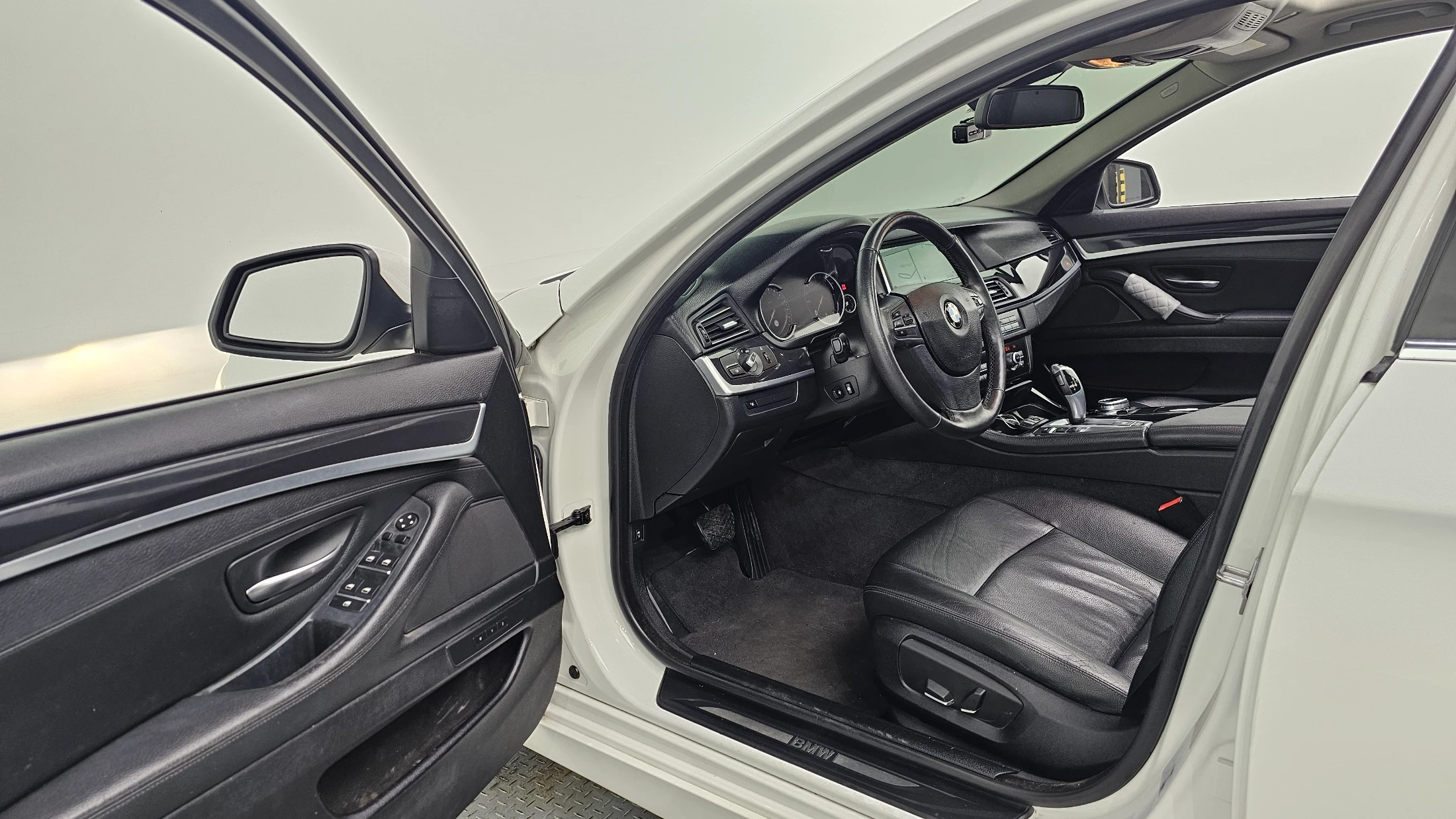 BMW 5-Series F10, 2013 — фото 10