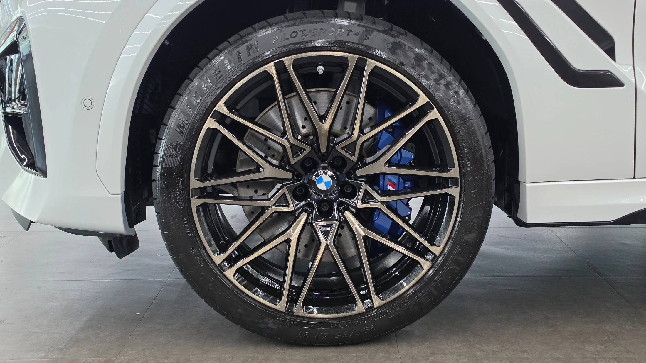 BMW X6m G06, 2025 — фото 5