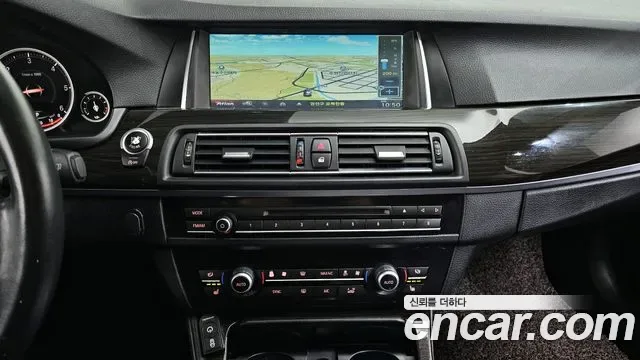 BMW 5-Series F10, 2013 — фото 14