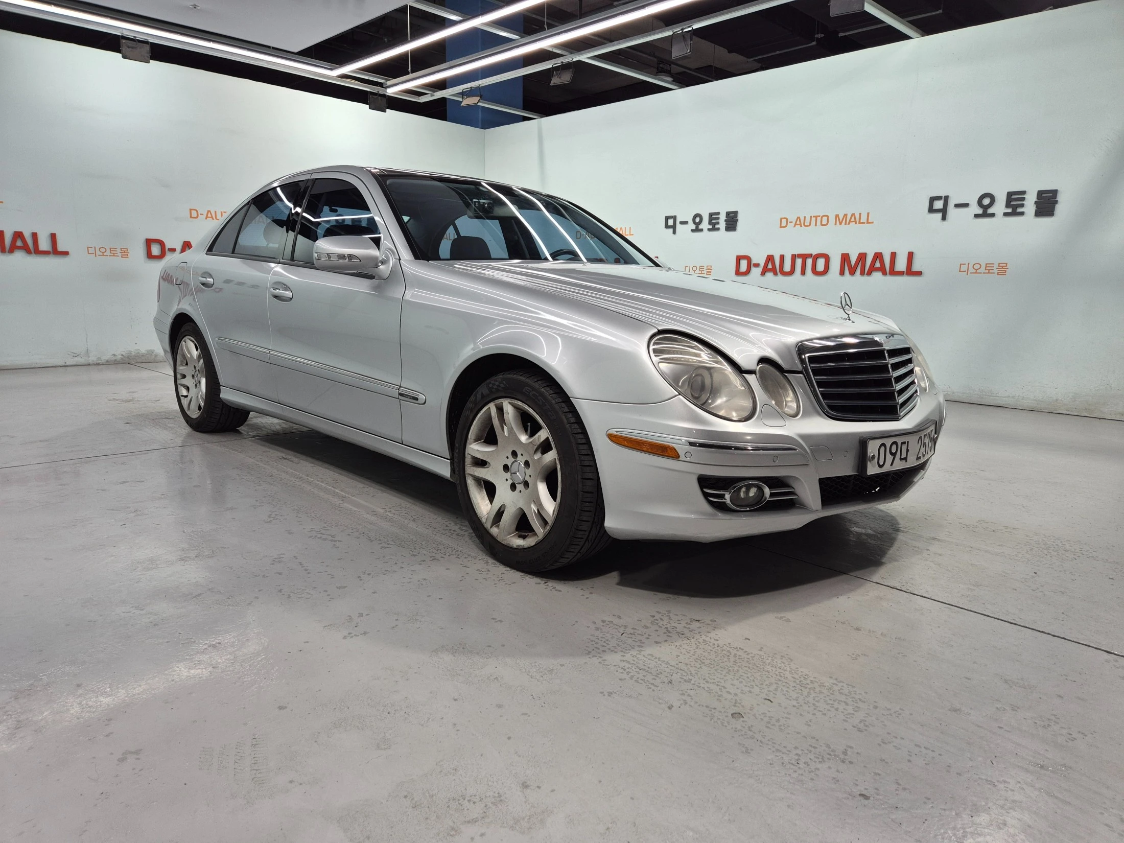 Mercedes-Benz E-Class W211