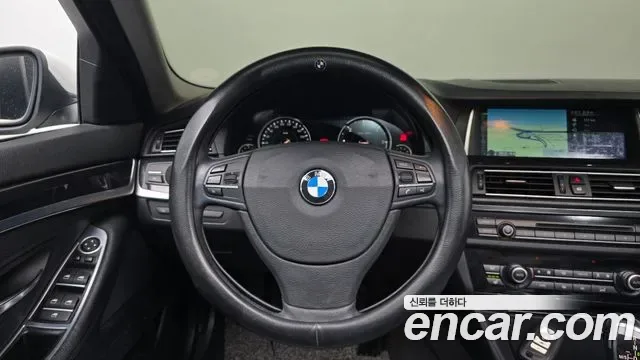 BMW 5-Series F10, 2013 — фото 13