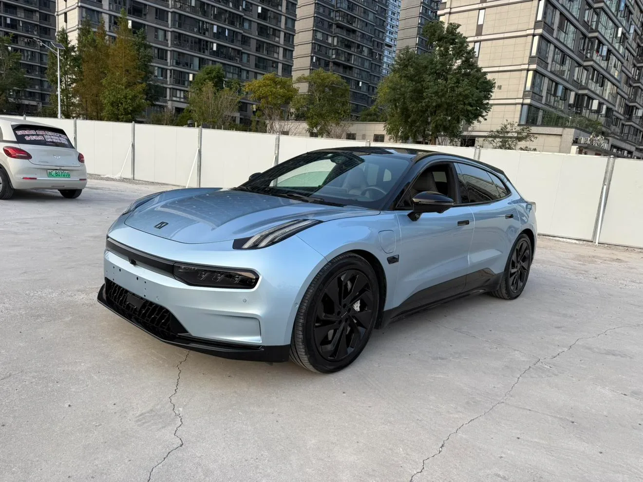 ZEEKR 001